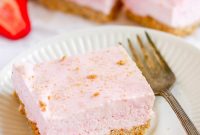 Strawberry Cheesecake Bar Recipe: Creamy No-Bake Dessert Bars