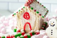 Gingerbread Pop-Tart House Tutorial: Holiday Dessert Craft Guide