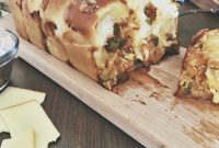 BBQ Cheeseburger Pull-Apart Bread — Gooey, Savory Party Bake