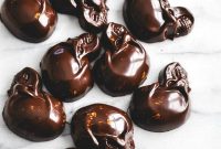 Aerated Milk Chocolate Skull Candies for Halloween