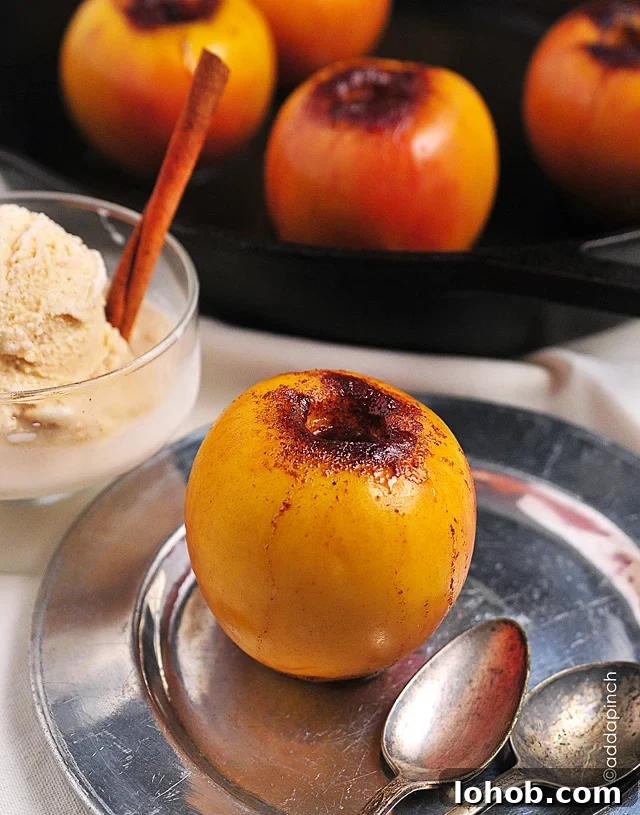Baked Apples Recipe from addapinch.com