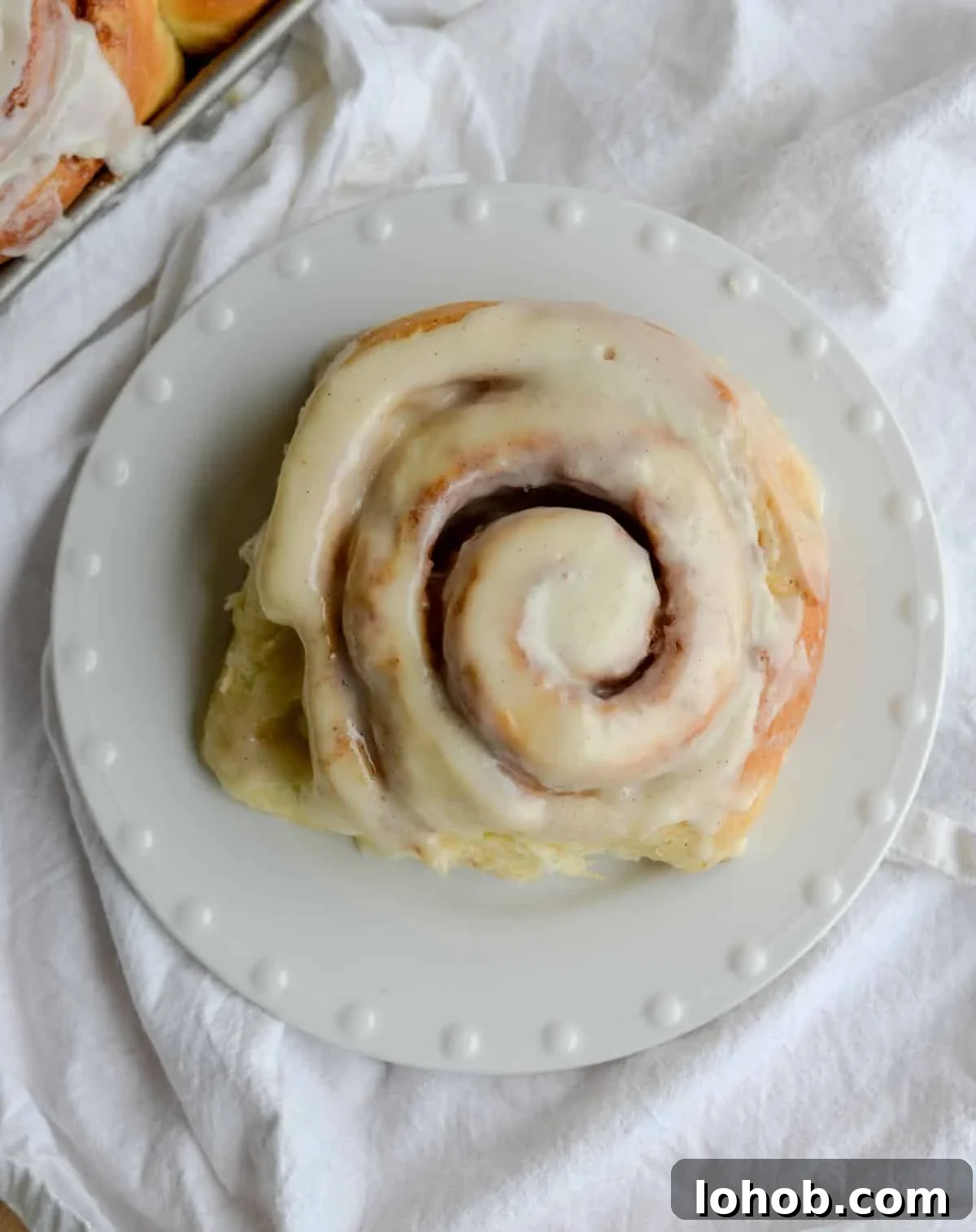 Soft Gooey Cinnamon Rolls Recipe for Perfectly Fluffy Layers 4 Cinnamon roll sitting on a plate.