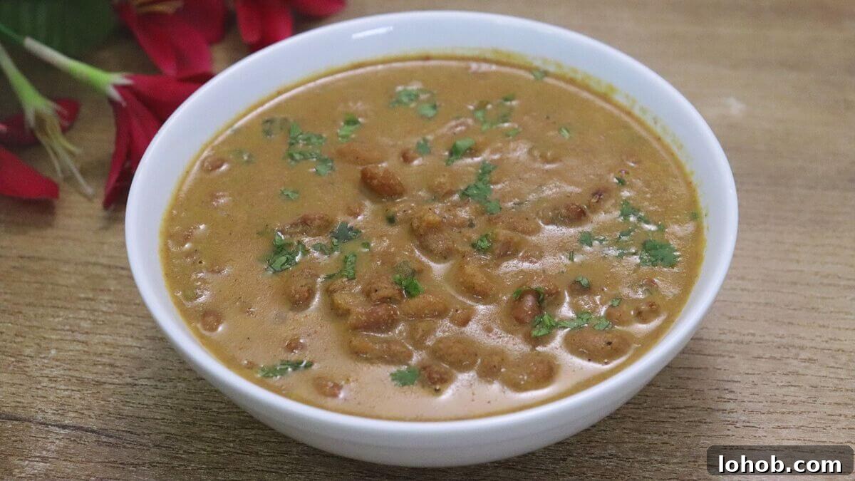 Alsanyache tonak, a traditional Goan cow peas curry with coconut masala.