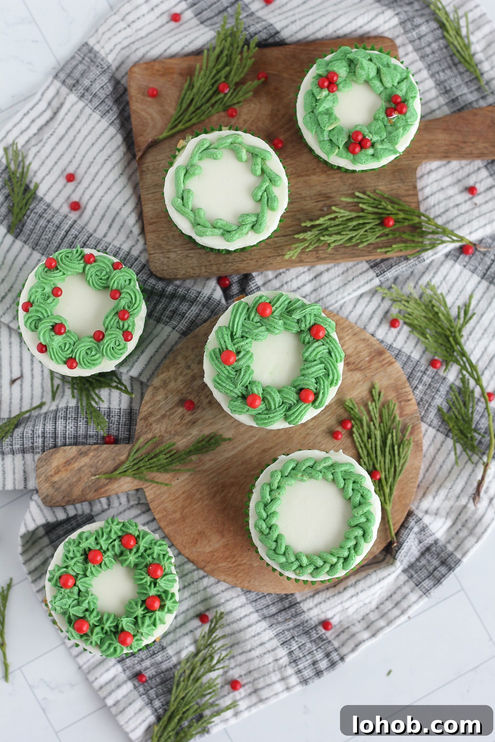 Buttercream wreath cupcakes