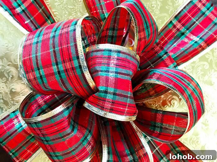 Make Gorgeous Gift Bows: Step-by-Step Wrapping Guide 3 How to Make Gorgeous Bows by The Whole Cook HORIZONTAL FEATURE